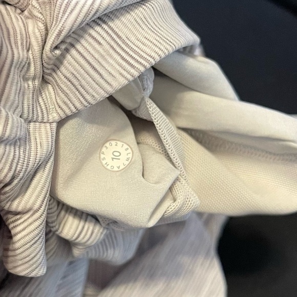 Lululemon On The Fly Shorts - Picture 3 of 4